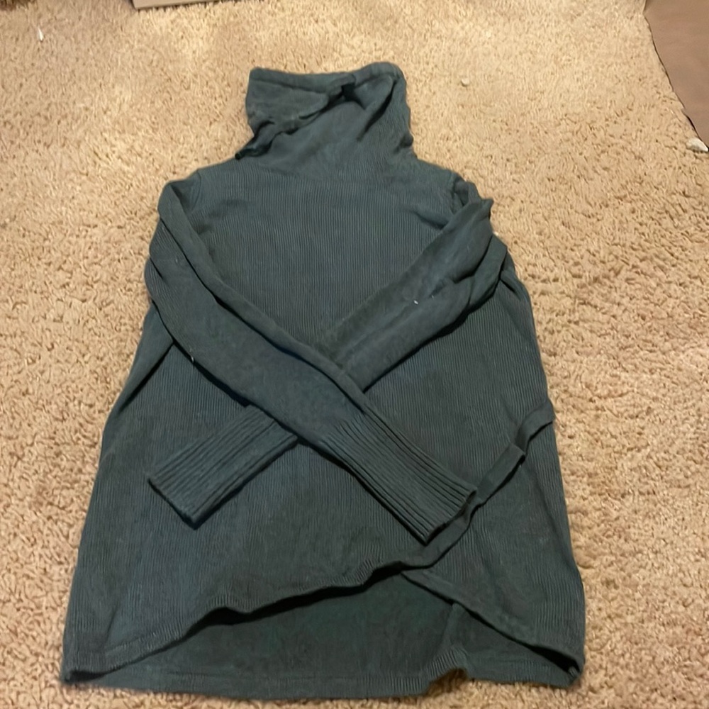 Akini small sweater